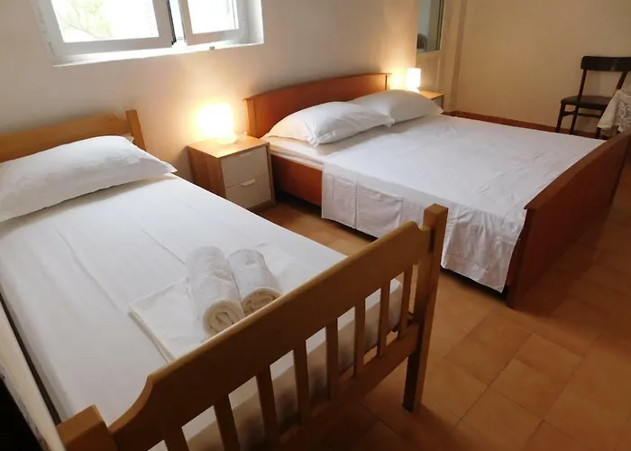 Semesterbostad Charming House Tonci Lovište